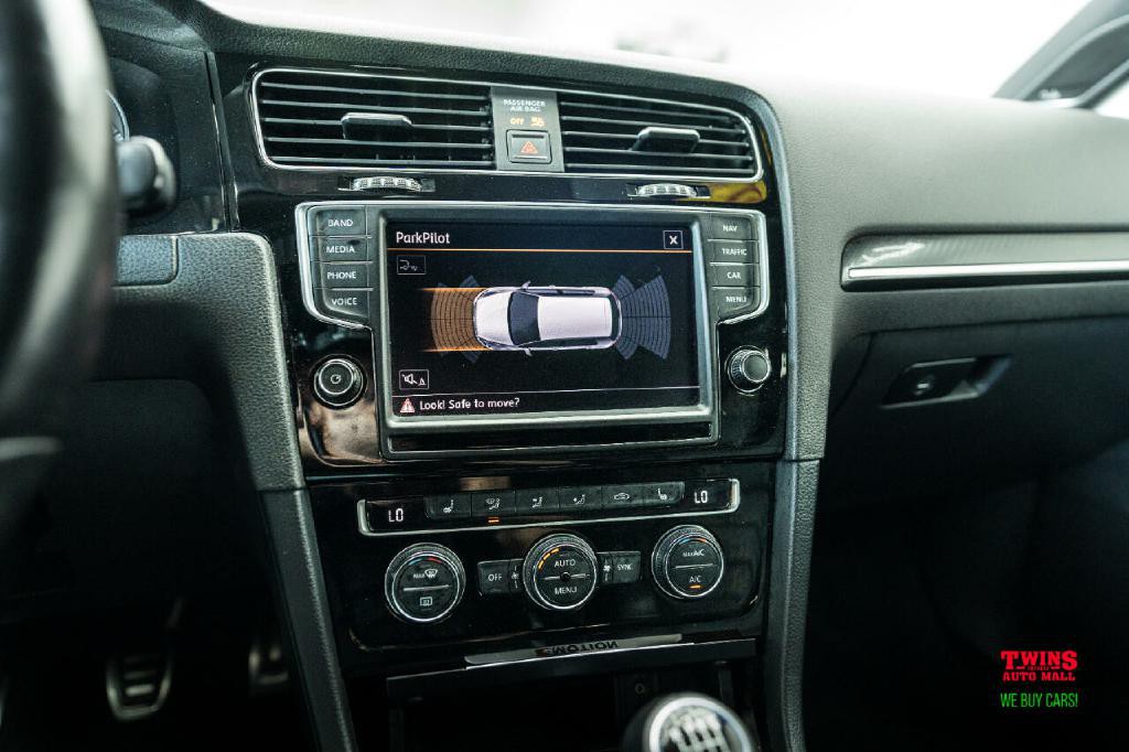 2016 Volkswagen Golf Image 22