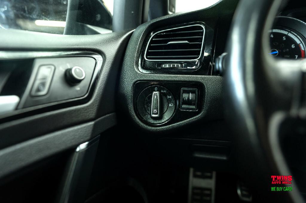 2016 Volkswagen Golf Image 26
