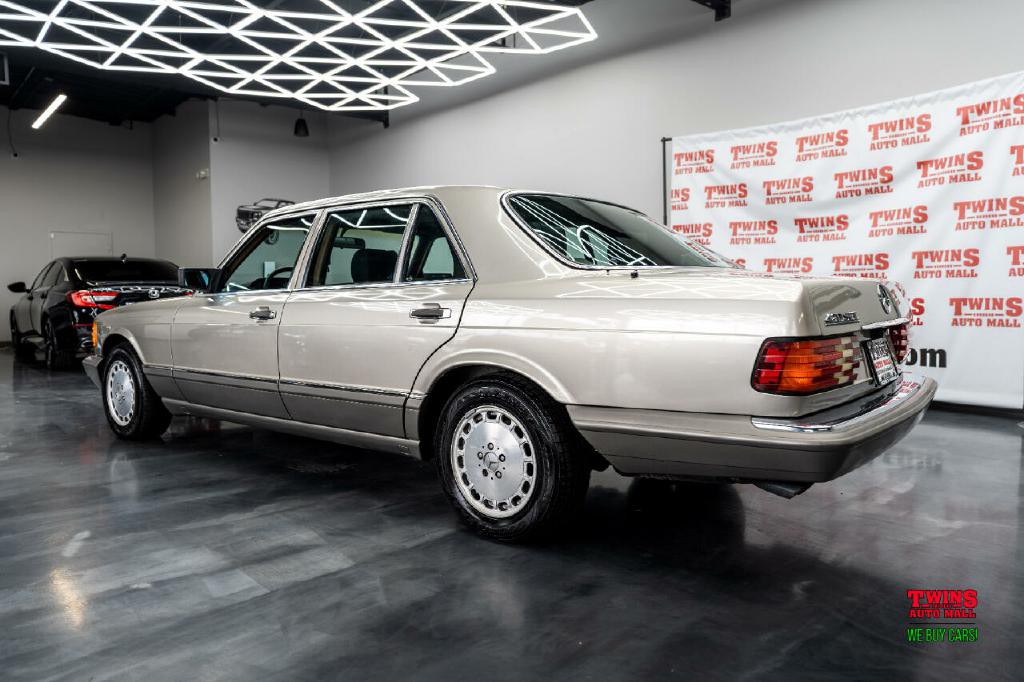 1987 Mercedes-Benz 420-Class Image 4