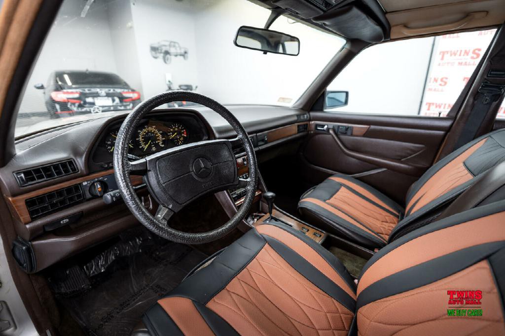 1987 Mercedes-Benz 420-Class Image 11