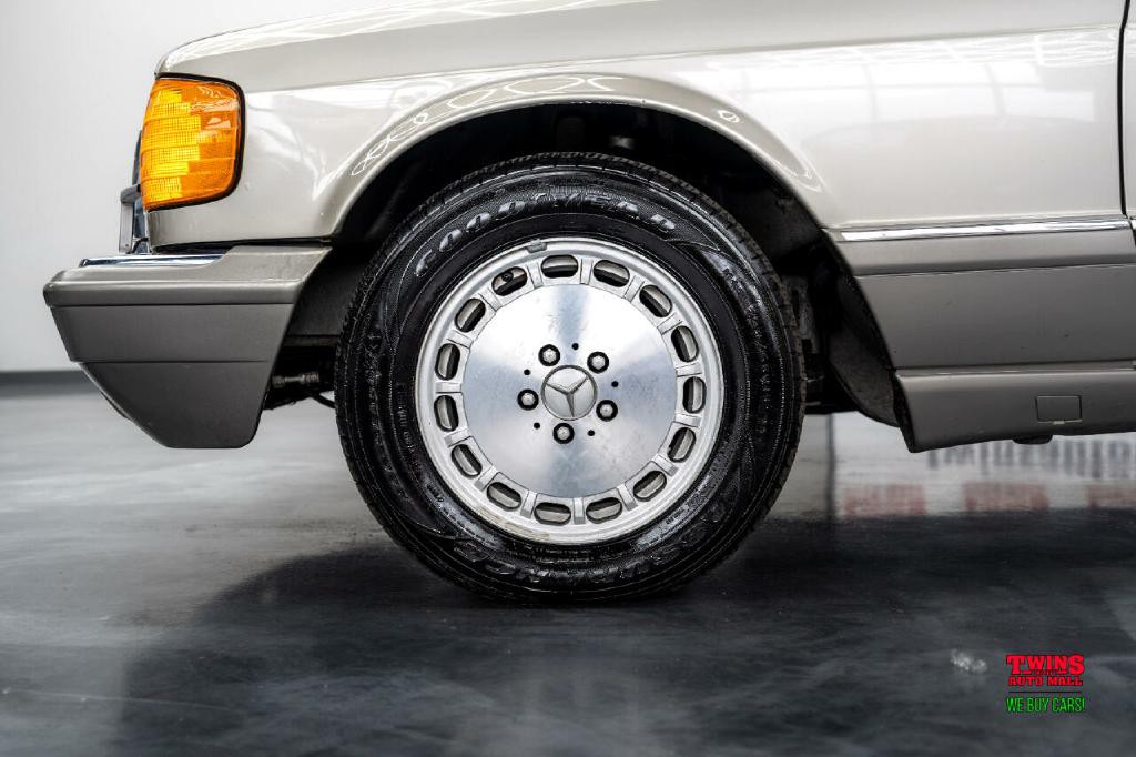 1987 Mercedes-Benz 420-Class Image 24