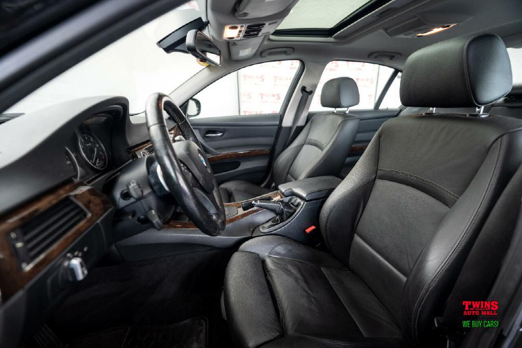 2010 BMW 3 Series Image 12