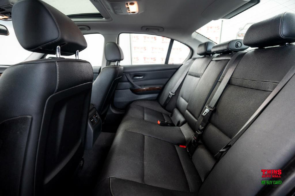 2010 BMW 3 Series Image 13