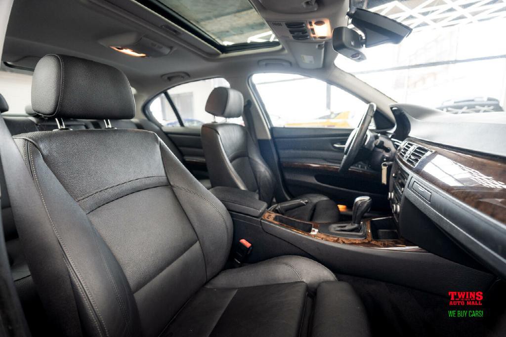2010 BMW 3 Series Image 15