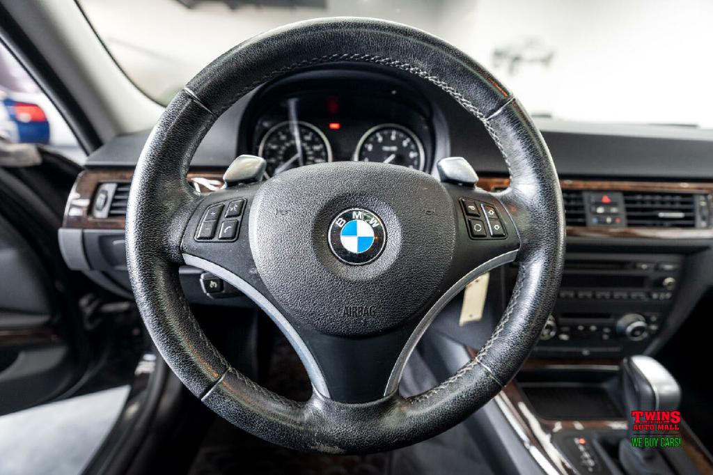 2010 BMW 3 Series Image 17
