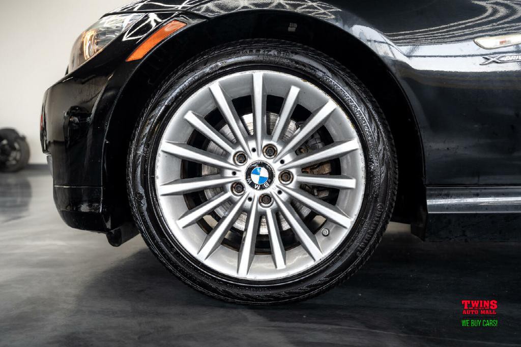 2010 BMW 3 Series Image 25