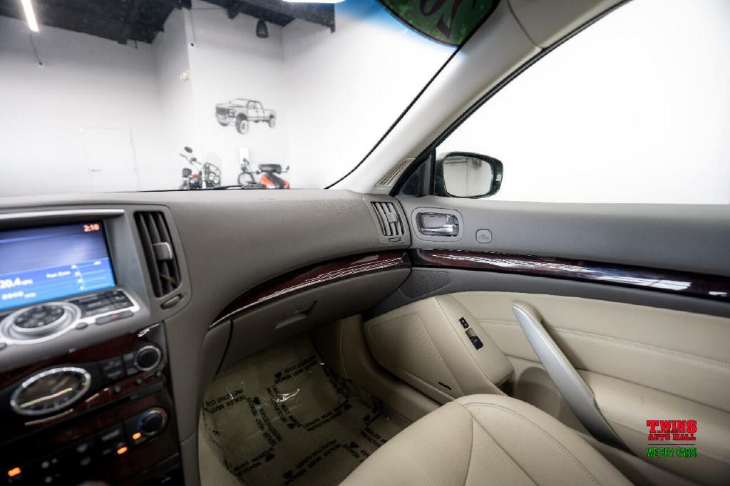 2014 INFINITI Q60 Image 19