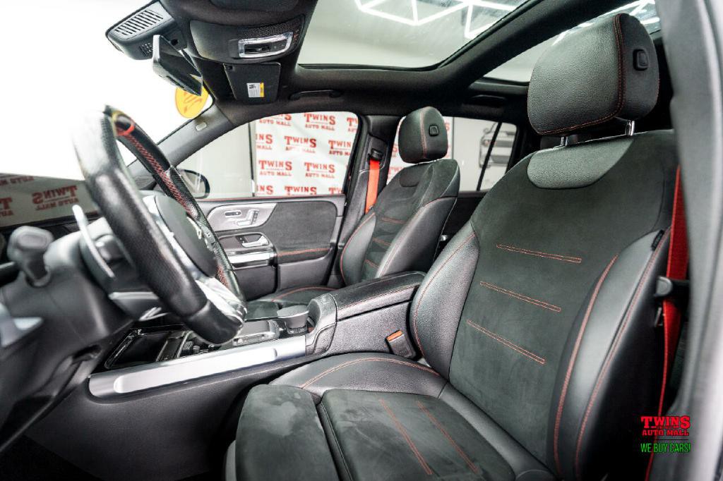 2022 Mercedes-Benz GLB-Class Image 12