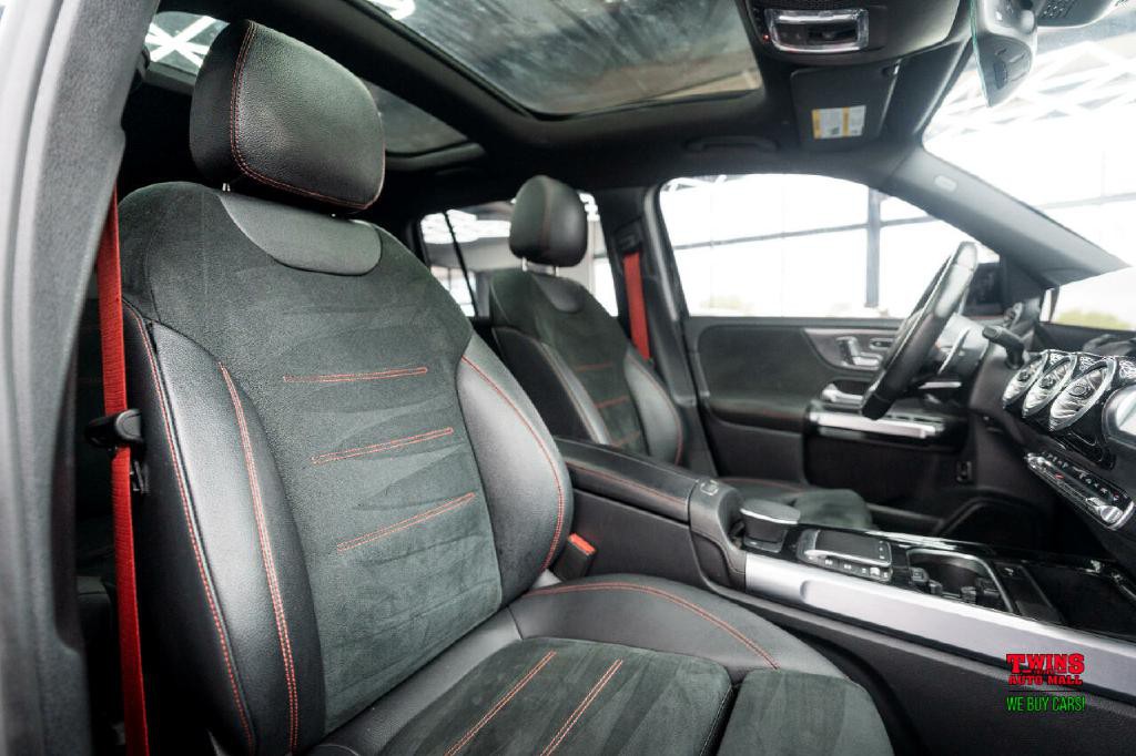 2022 Mercedes-Benz GLB-Class Image 16