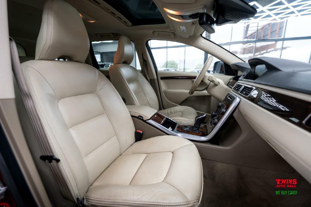 2014 Volvo XC70 Image 16