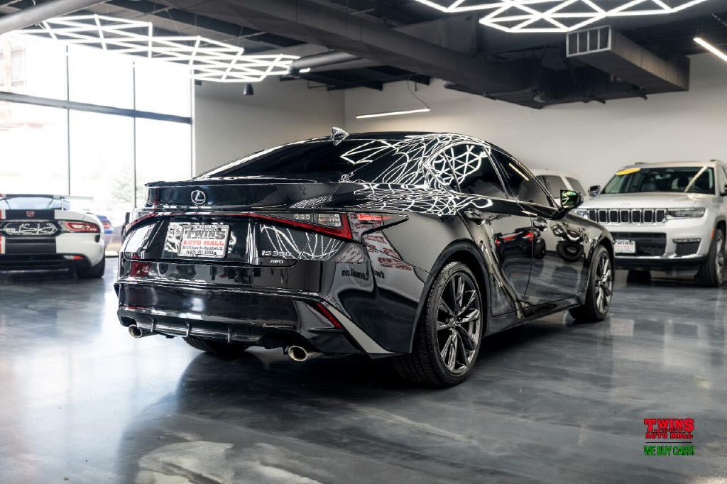 2024 Lexus IS Image 7