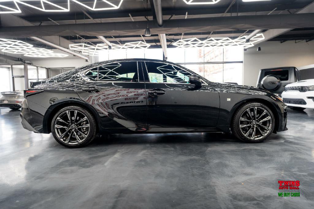 2024 Lexus IS Image 9