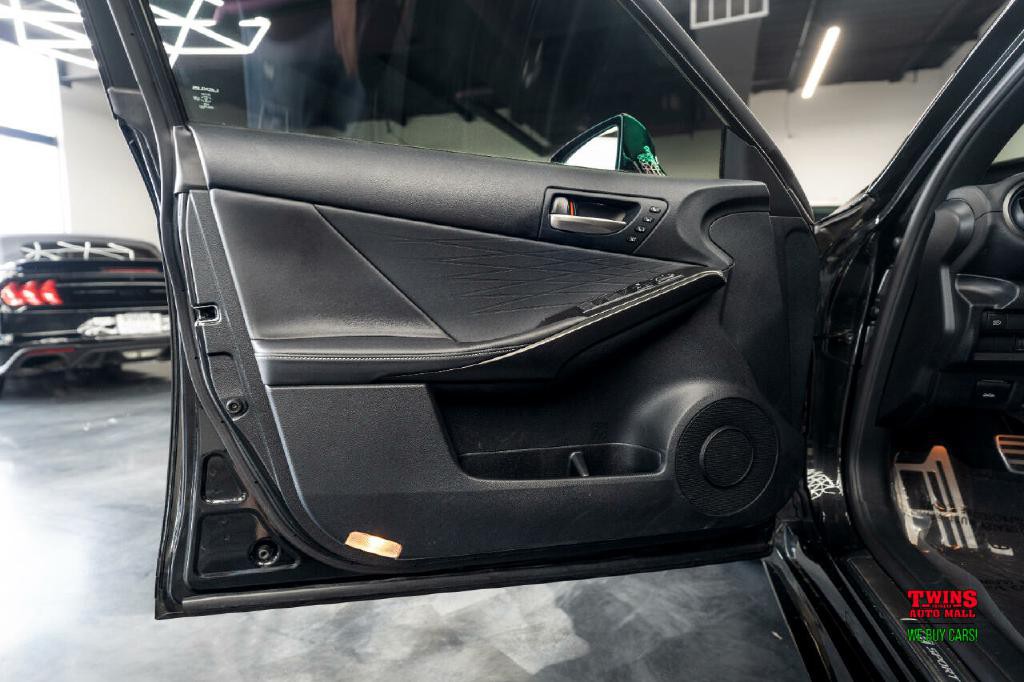 2024 Lexus IS Image 13