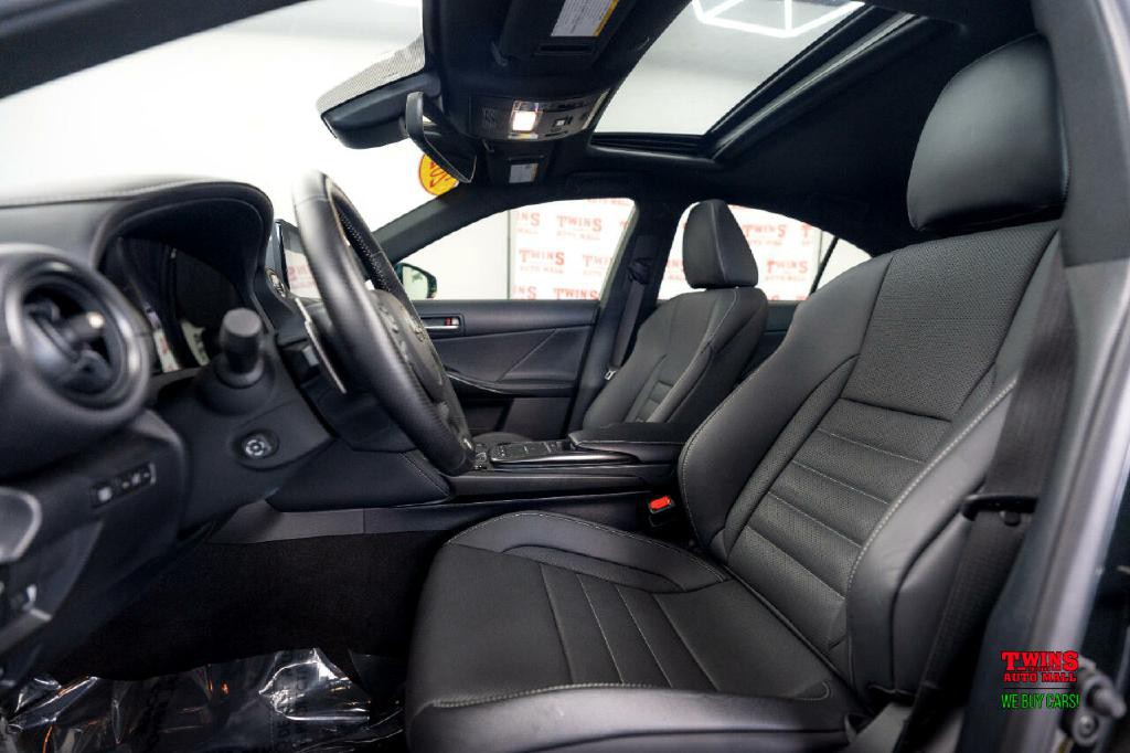2024 Lexus IS Image 15