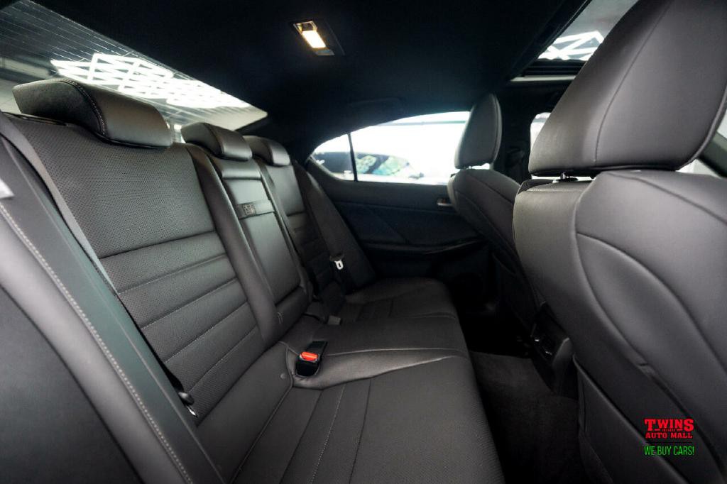 2024 Lexus IS Image 18