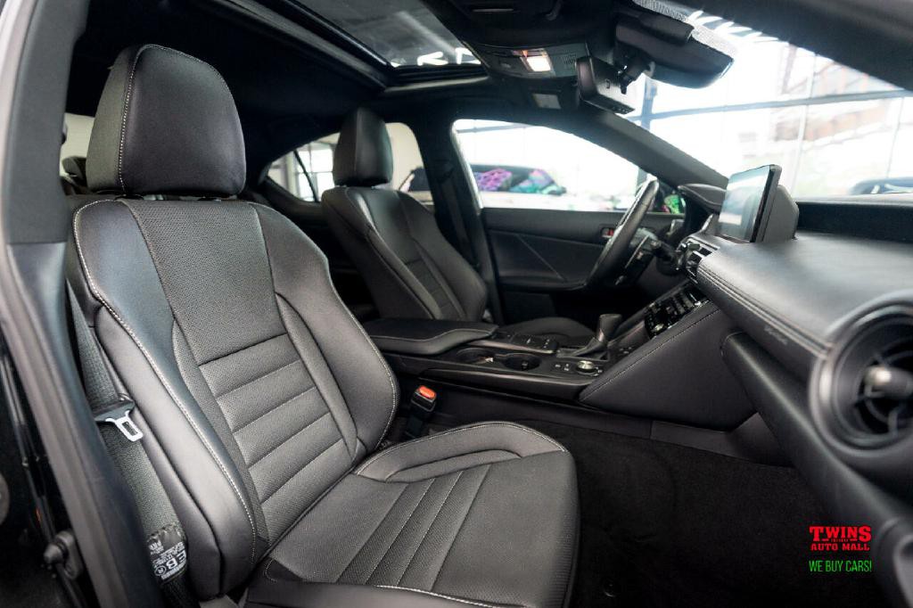 2024 Lexus IS Image 19