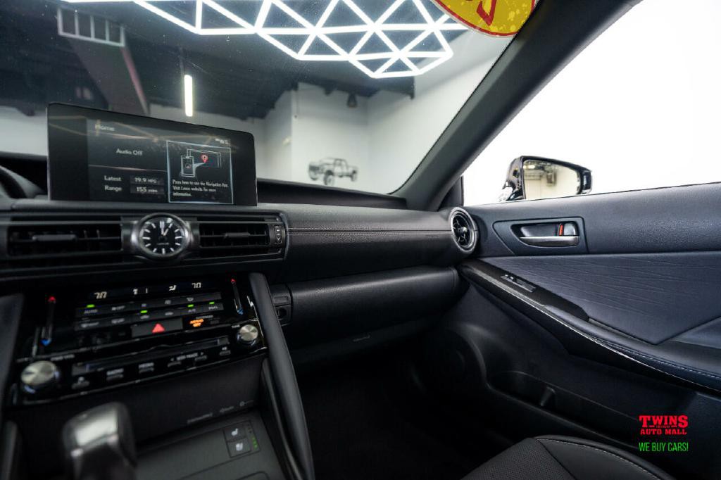 2024 Lexus IS Image 24