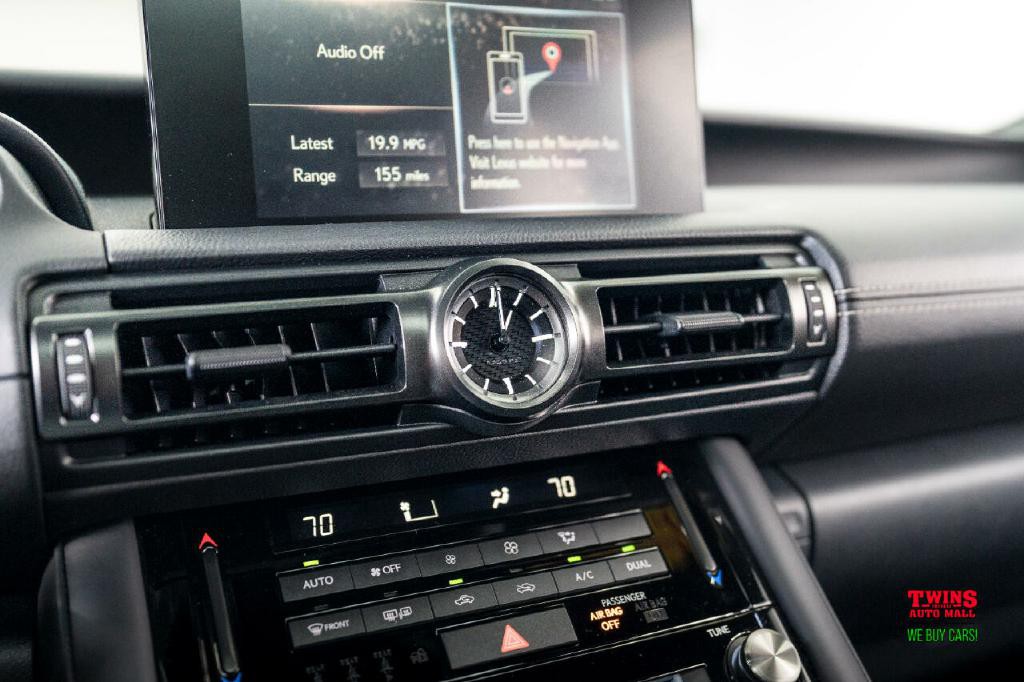 2024 Lexus IS Image 25