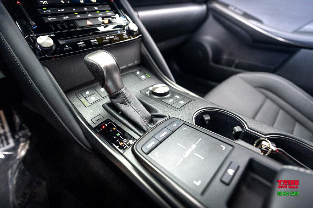 2024 Lexus IS Image 27