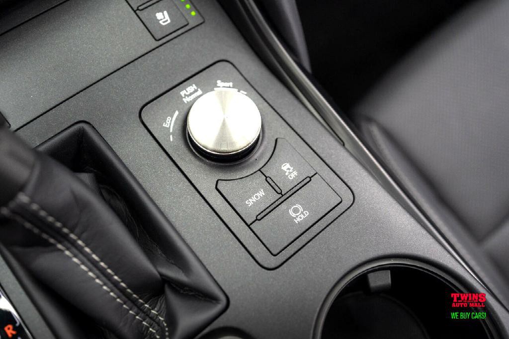 2024 Lexus IS Image 28