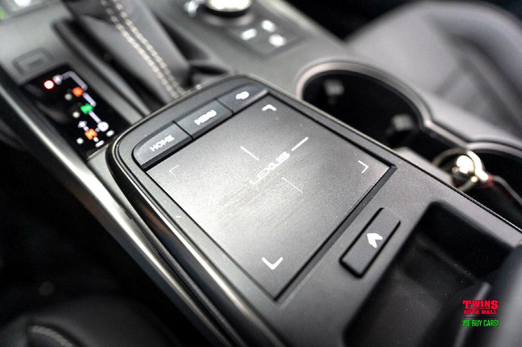 2024 Lexus IS Image 29