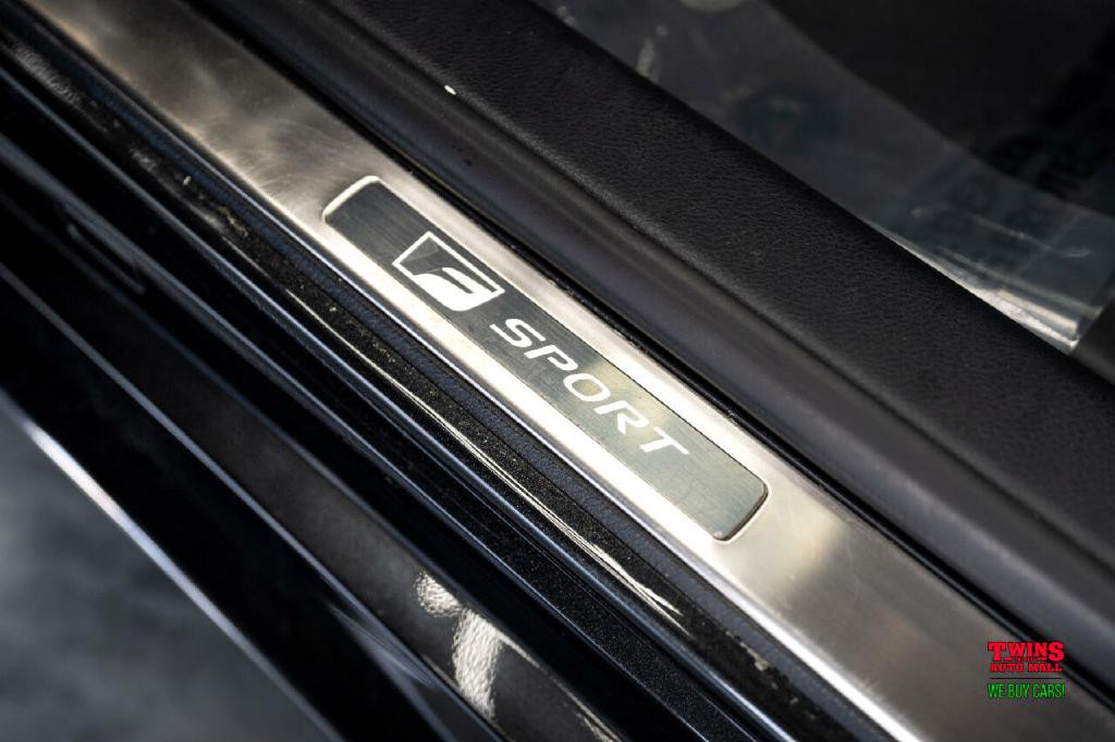2024 Lexus IS Image 32