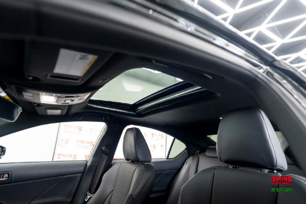 2024 Lexus IS Image 33