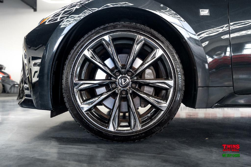 2024 Lexus IS Image 34