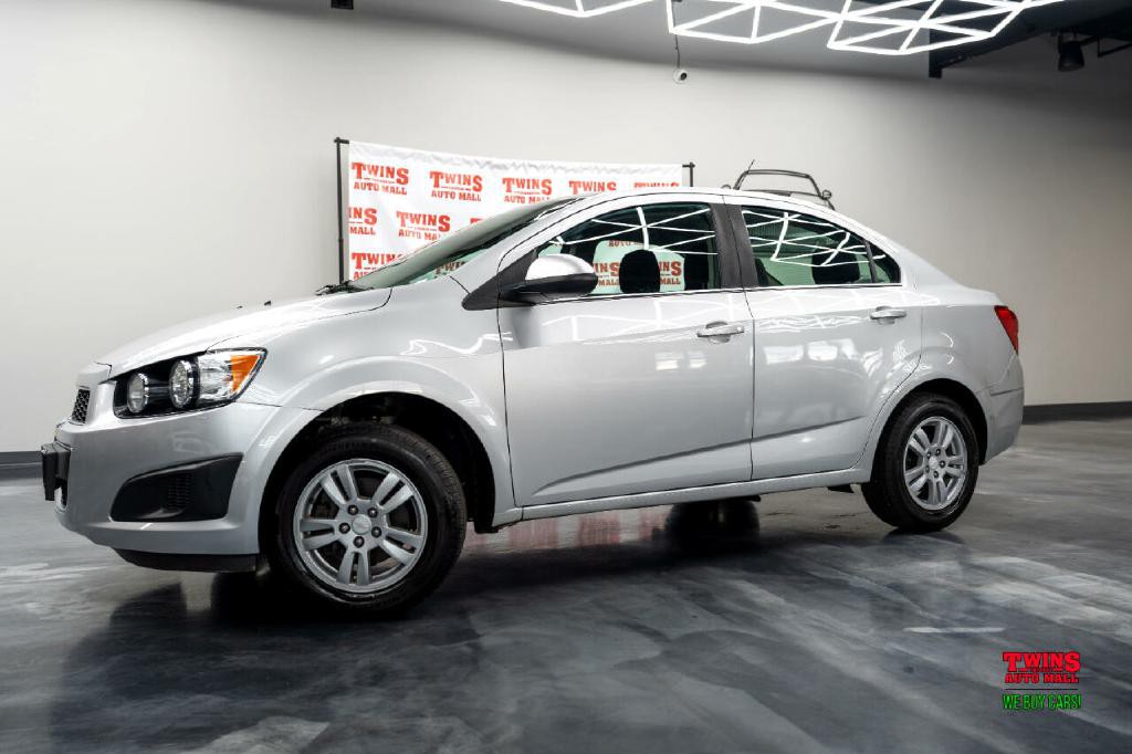 2014 Chevrolet Sonic Image 2