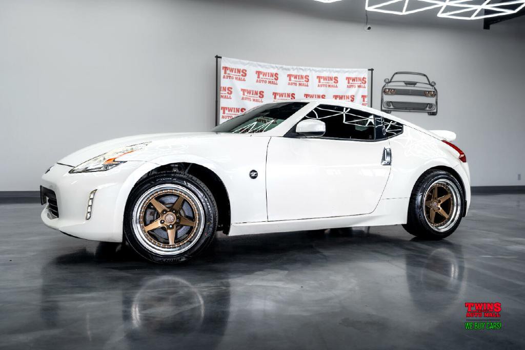 2017 Nissan 370Z Image 2