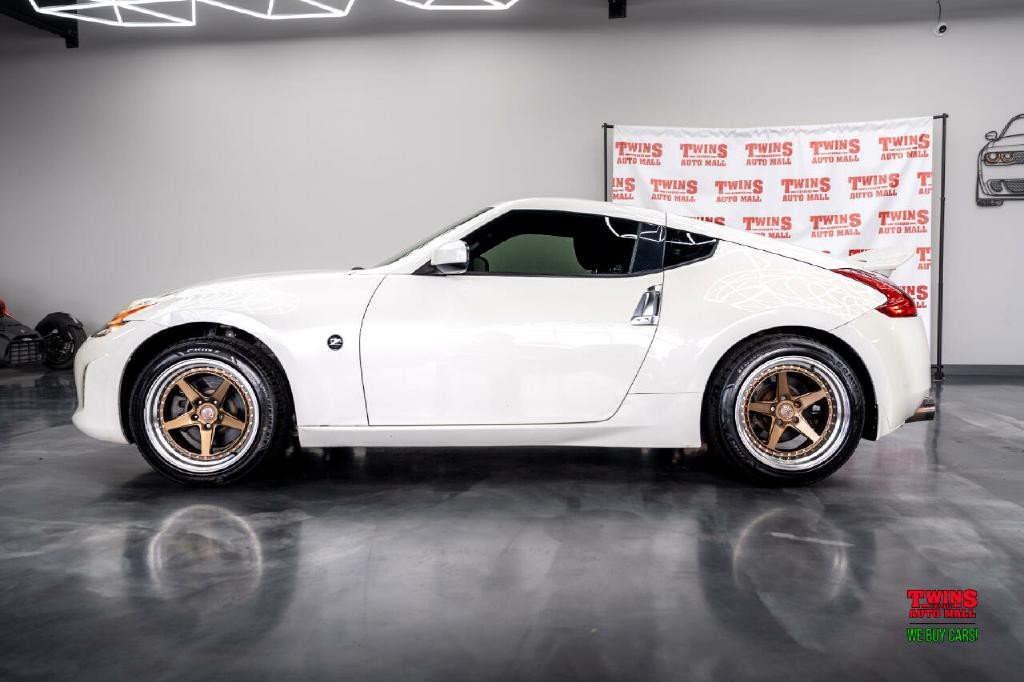 2017 Nissan 370Z Image 3