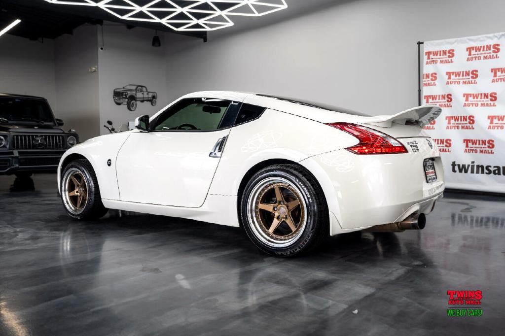 2017 Nissan 370Z Image 4
