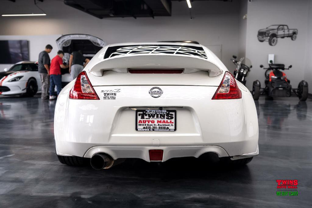 2017 Nissan 370Z Image 5