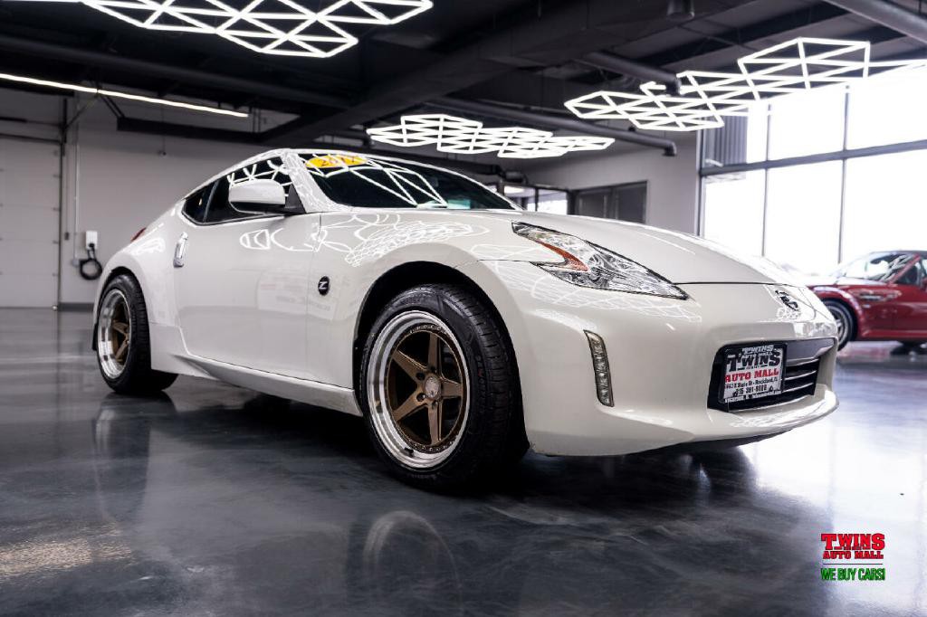 2017 Nissan 370Z Image 8