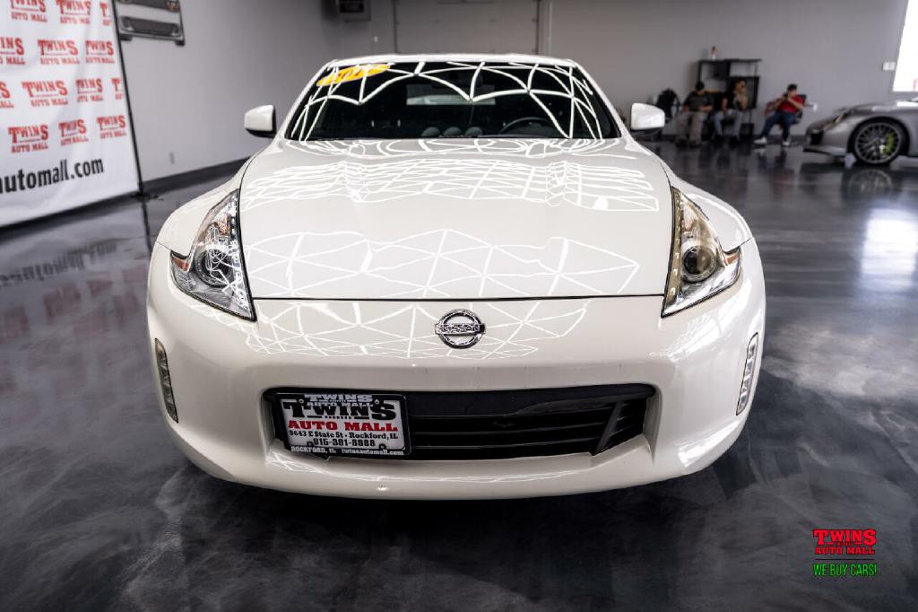 2017 Nissan 370Z Image 9