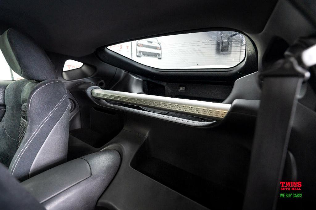 2017 Nissan 370Z Image 13