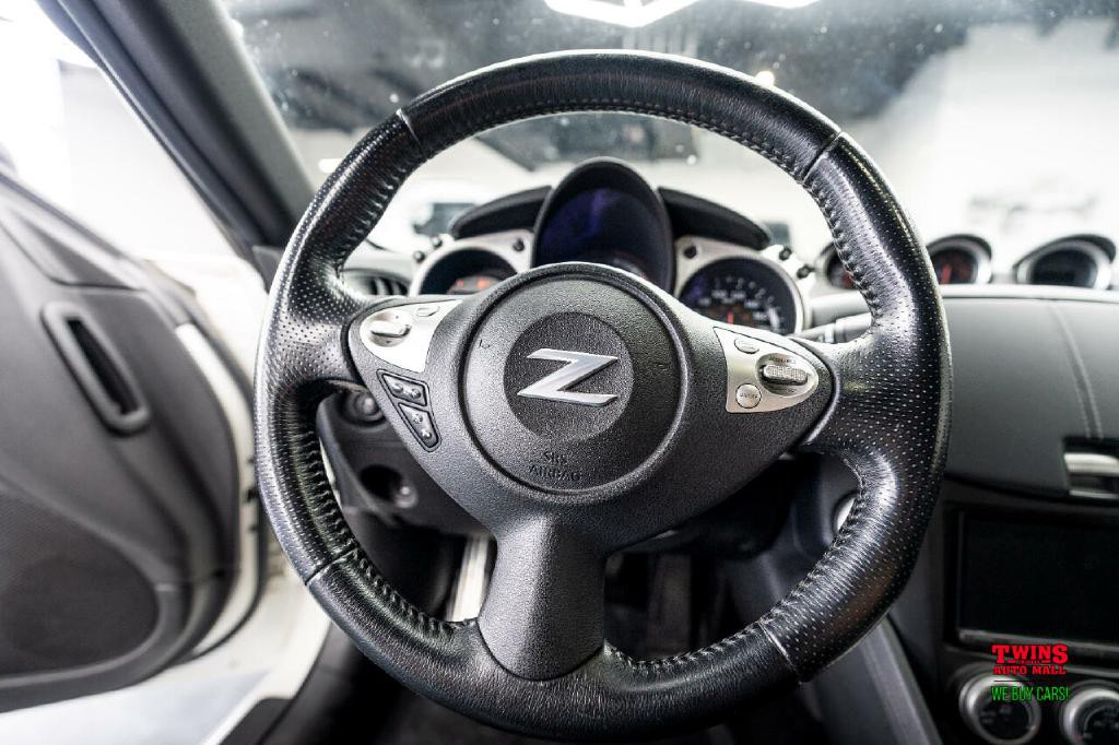 2017 Nissan 370Z Image 16