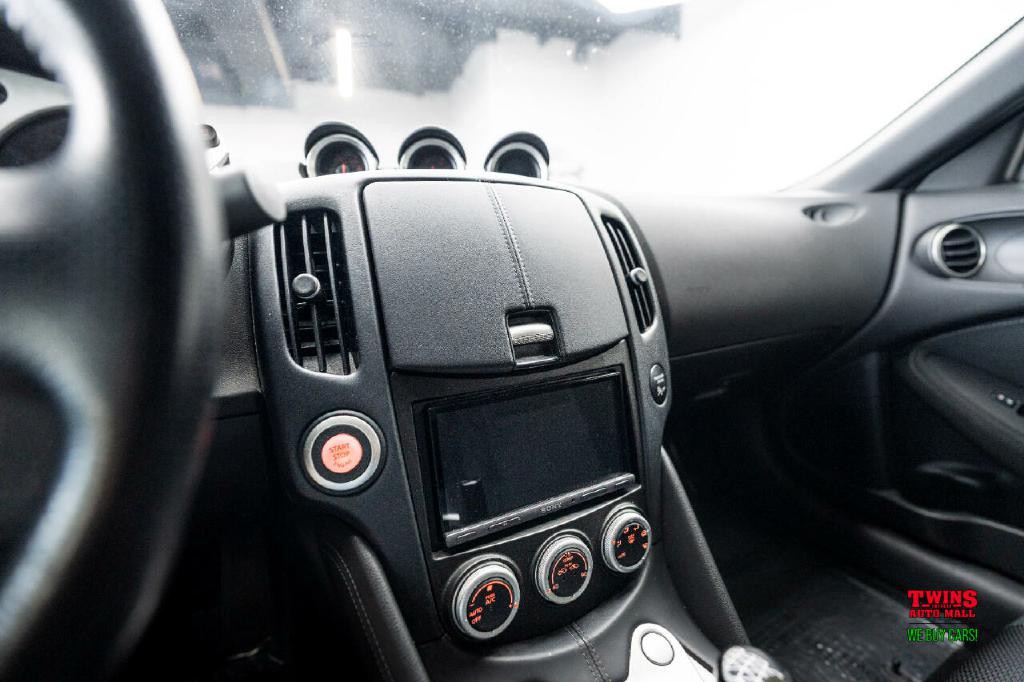 2017 Nissan 370Z Image 20