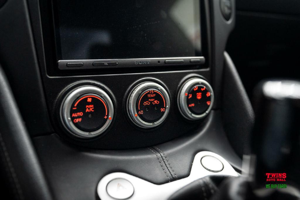 2017 Nissan 370Z Image 21