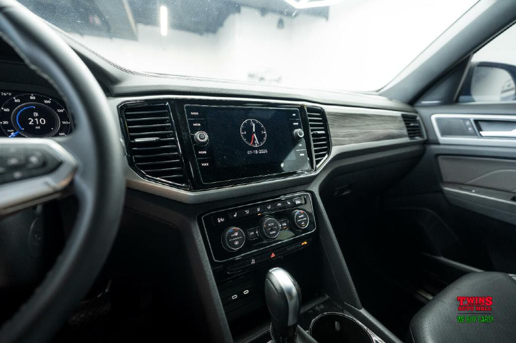 2022 Volkswagen Atlas Cross Spo Image 24