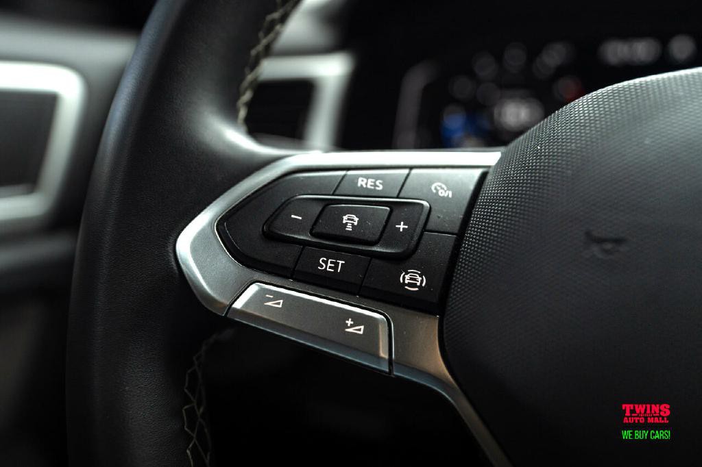 2022 Volkswagen Atlas Cross Spo Image 32