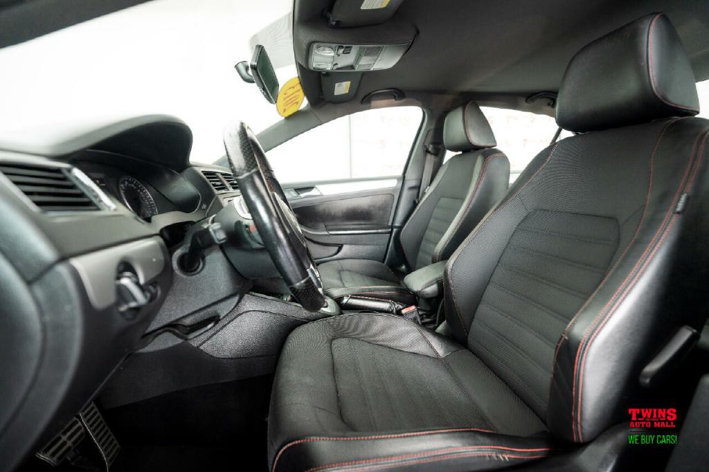 2013 Volkswagen Jetta Image 12