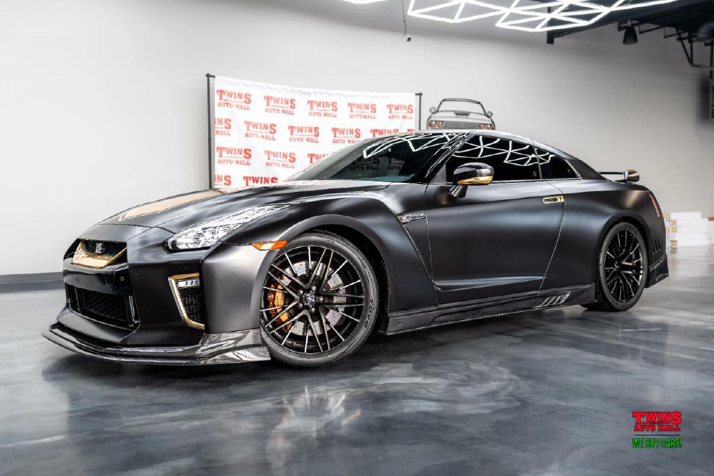 2020 Nissan GT-R Image 2
