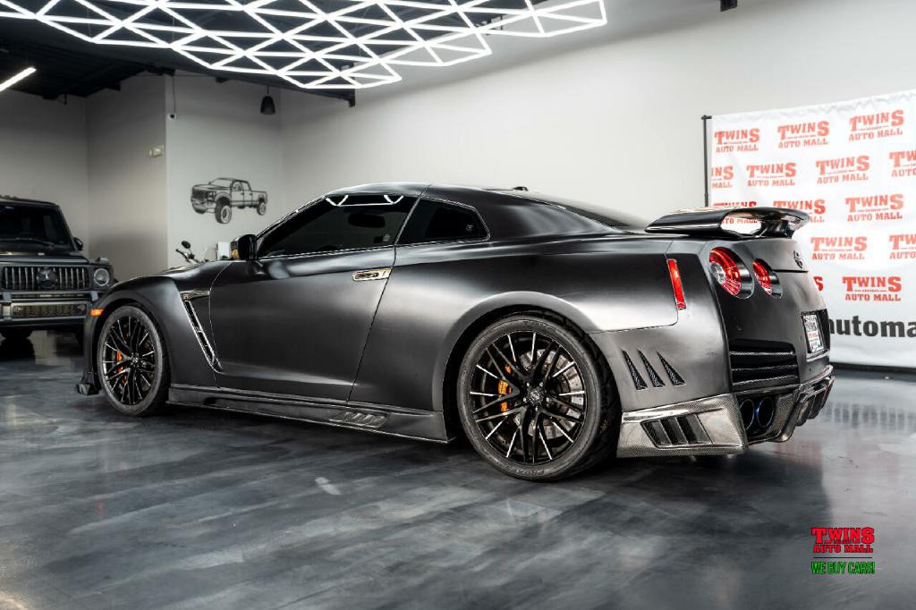 2020 Nissan GT-R Image 4