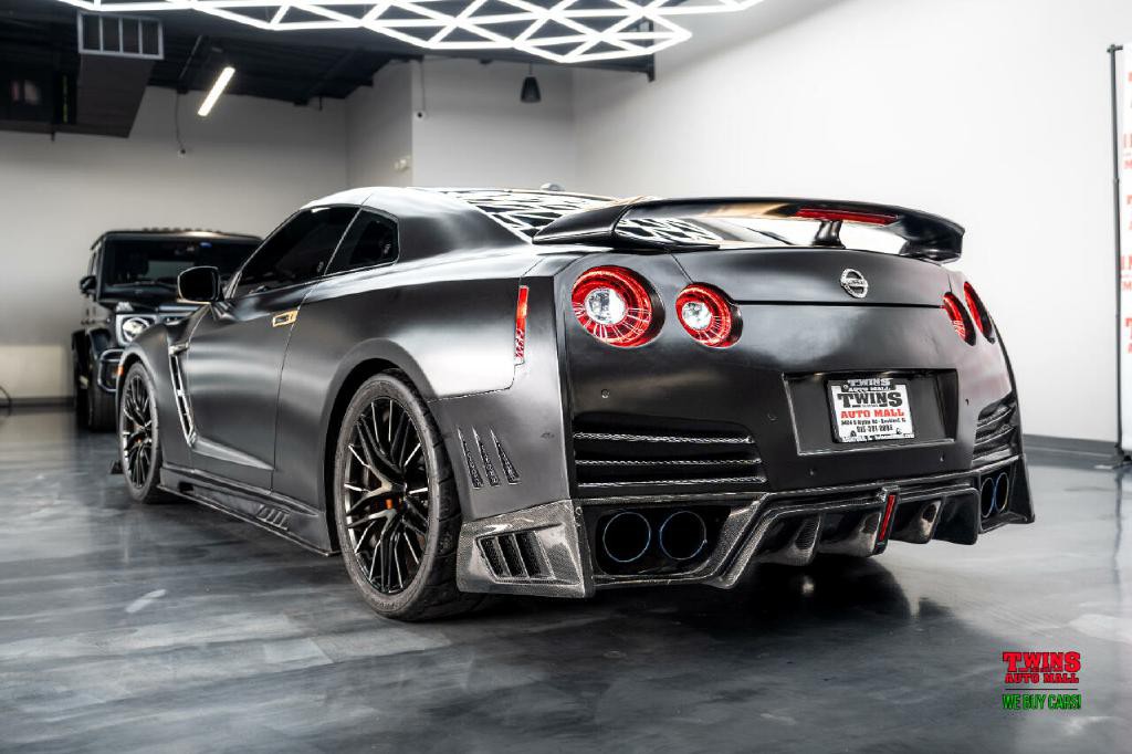 2020 Nissan GT-R Image 5
