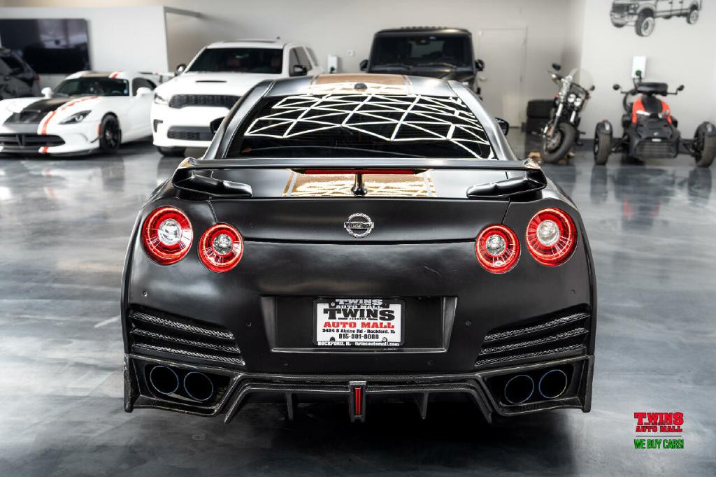 2020 Nissan GT-R Image 6