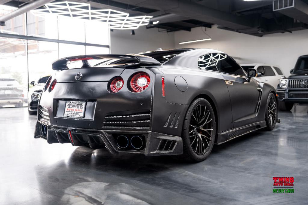 2020 Nissan GT-R Image 7