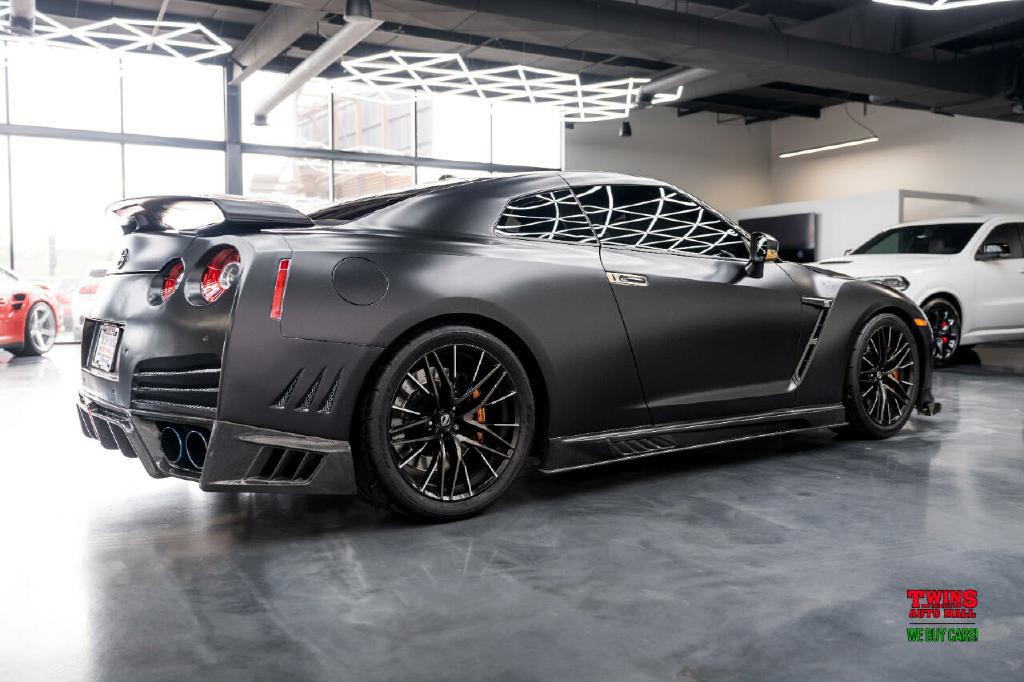 2020 Nissan GT-R Image 8