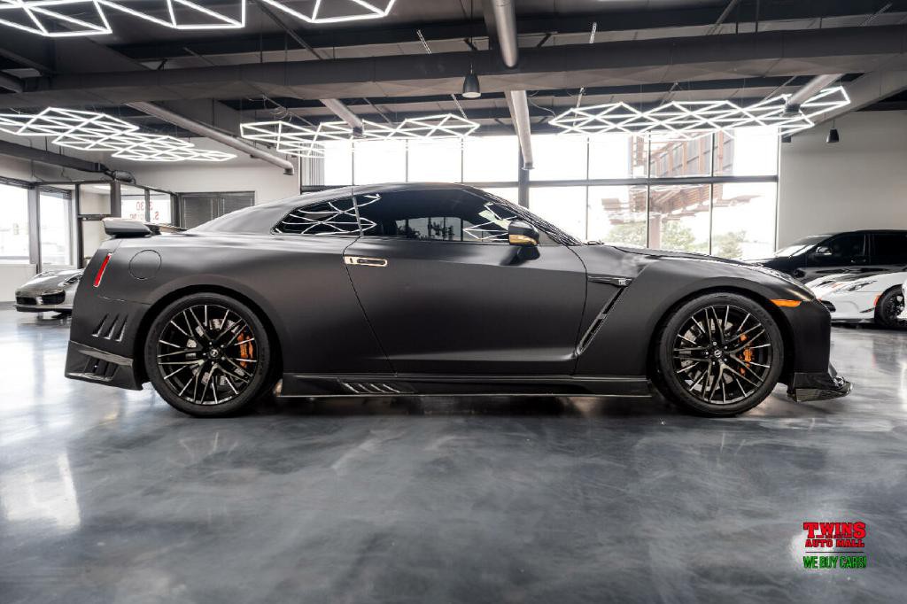 2020 Nissan GT-R Image 9