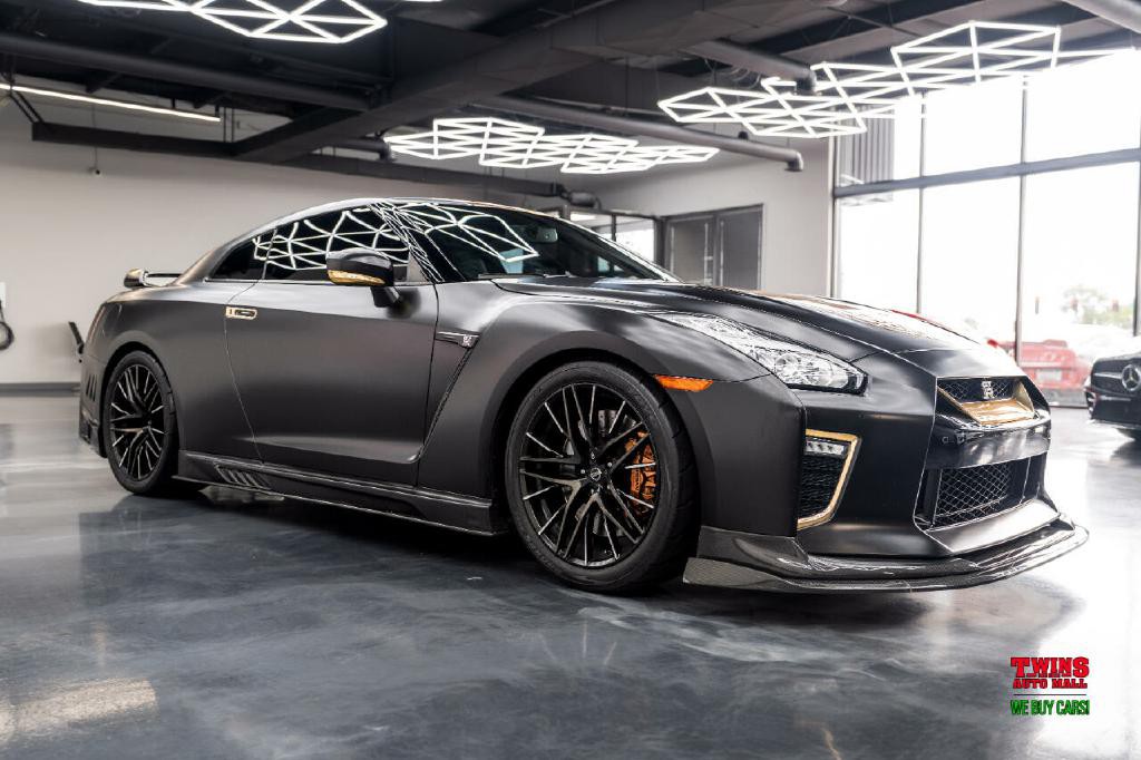 2020 Nissan GT-R Image 10